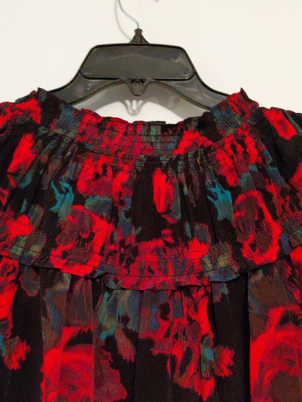 NWOT, ROSE & OLIVE Red Floral Ruffled Blouse. Women's Size 2X - Picture 6 of 6